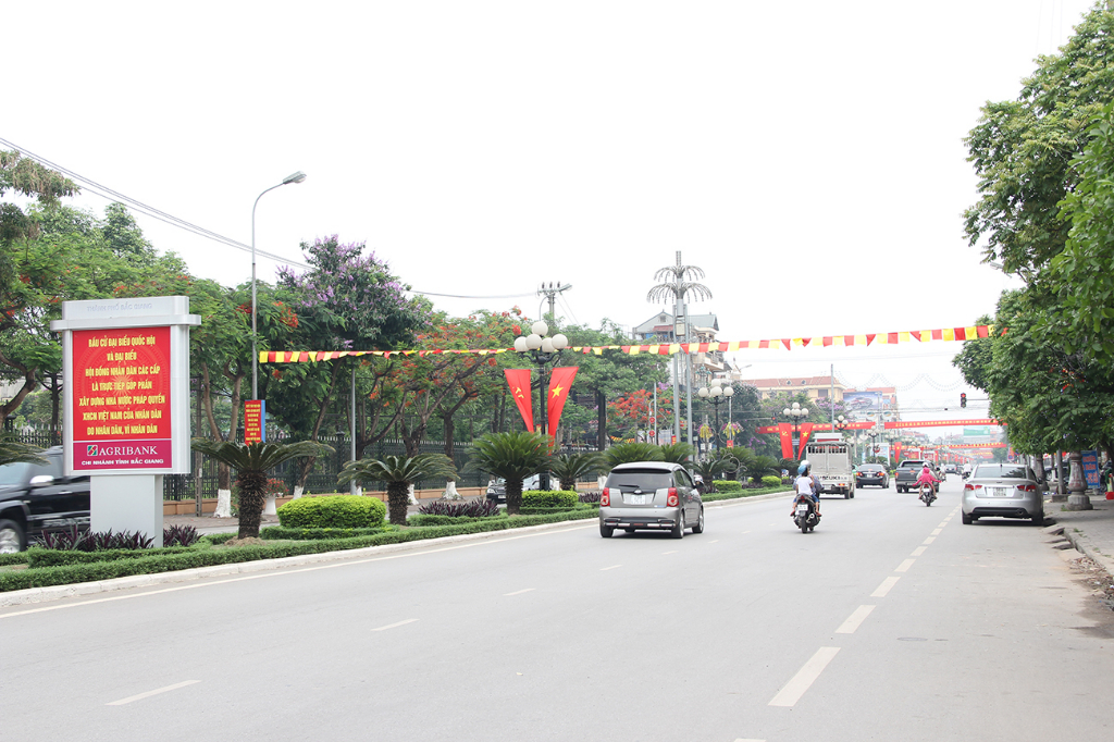 Highlights of direction and administration of Provincial People's Committee, Chairman of...|https://dacsandiaphuong.bacgiang.gov.vn/web/chuyen-trang-english/detailed-news/-/asset_publisher/MVQI5B2YMPsk/content/highlights-of-direction-and-administration-of-provincial-people-s-committee-chairman-of-provincial-people-s-committee-of-the-week-from-april-15-april-