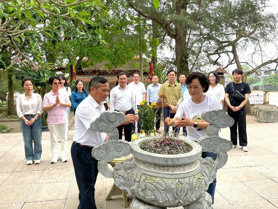 Đoàn công tác Hội đồng quận Seo (thành phố Daejeon, Hàn Quốc) thăm Khu du tích lịch sử Hoàng Hoa...
